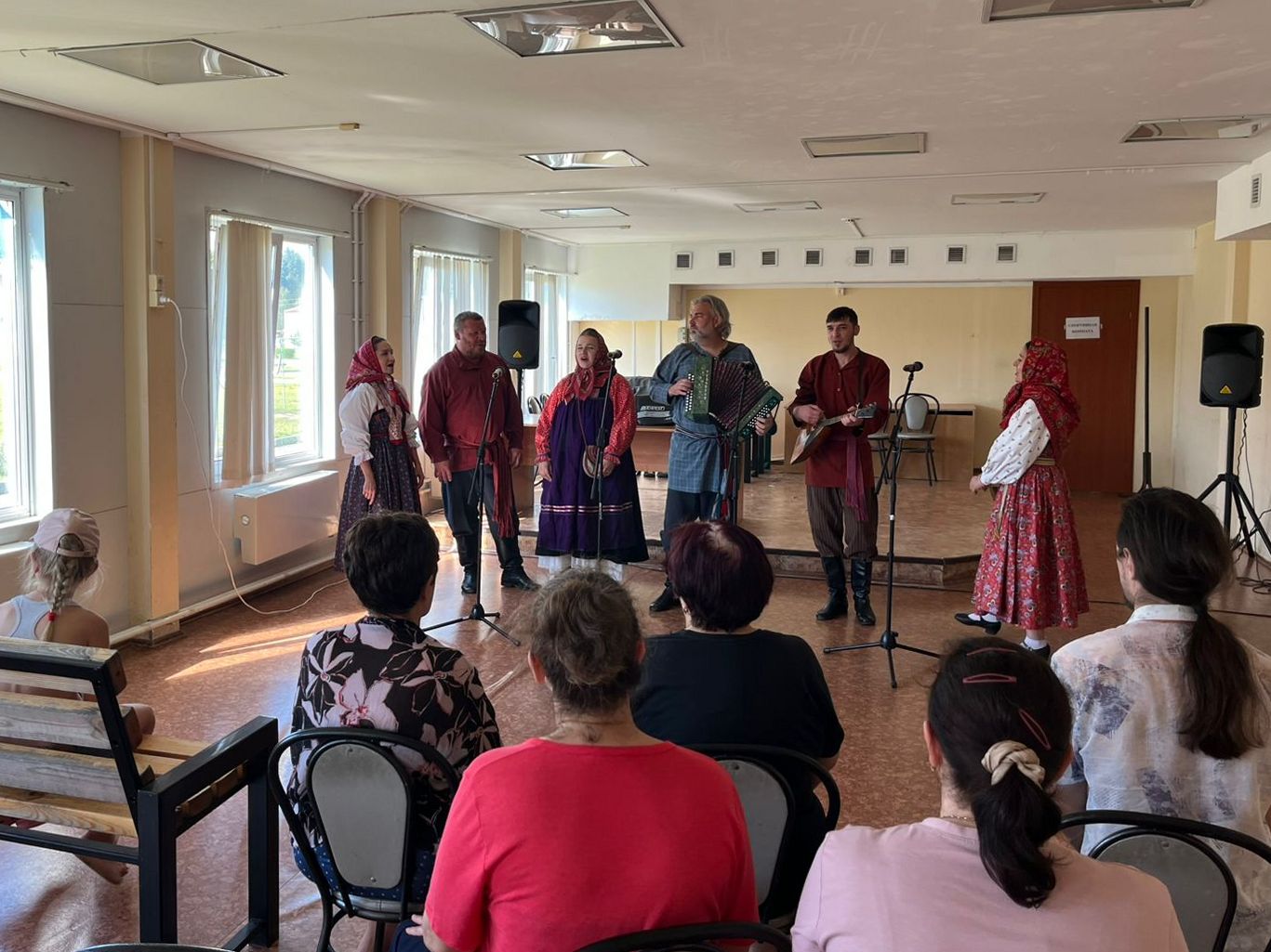 Ансамбль «Миряне» выступил для жителей ЛНР и ДНР Ансамбль «Миряне» выступил для жителей ЛНР и ДНР